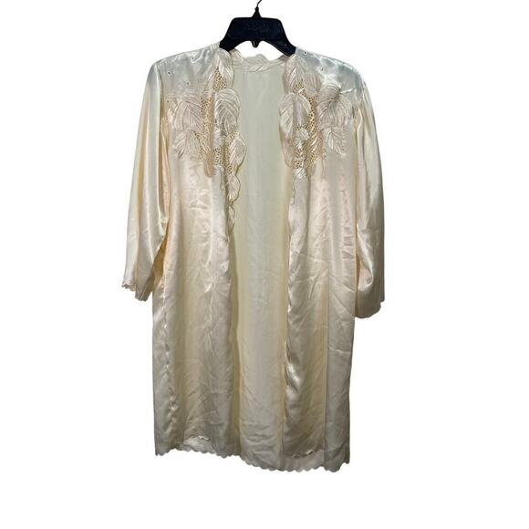 None and/or Unknown Other - Ivory Satin Womens Scalloped Hem Leaf Pattern Eyelet Lace Collar Robe Size Large